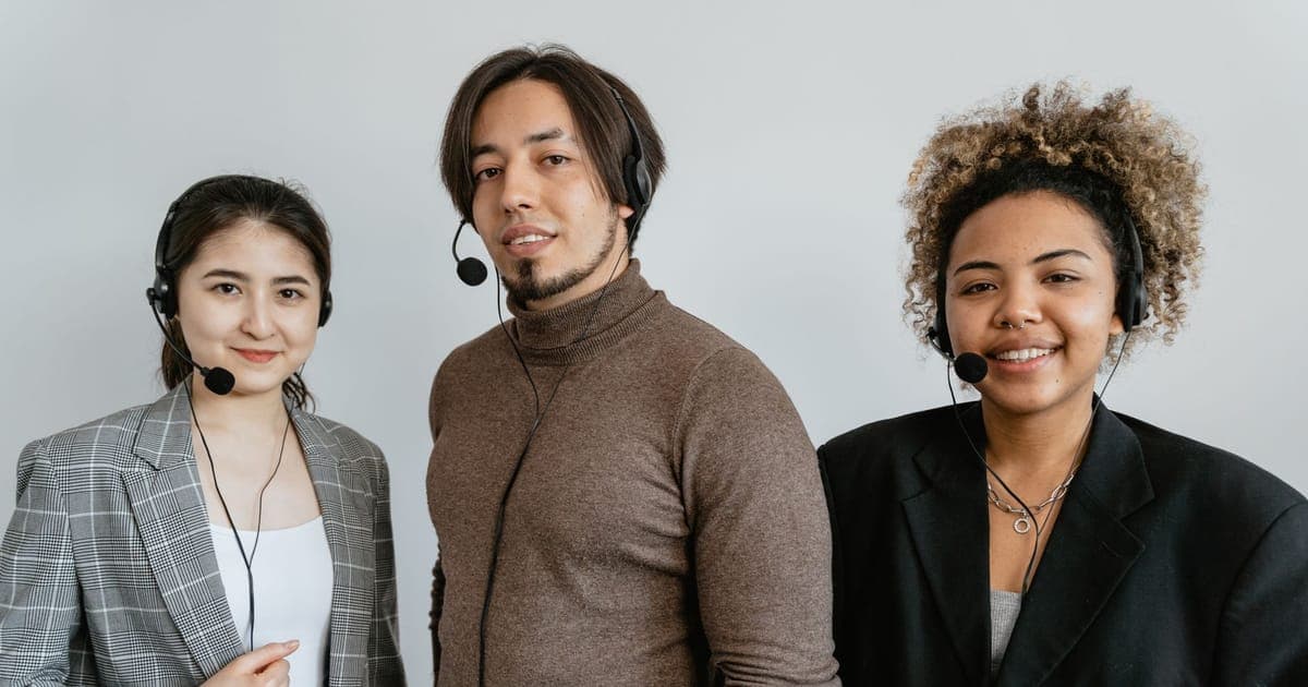 7 Best Shopify Apps for Small Teams Running Support Solo