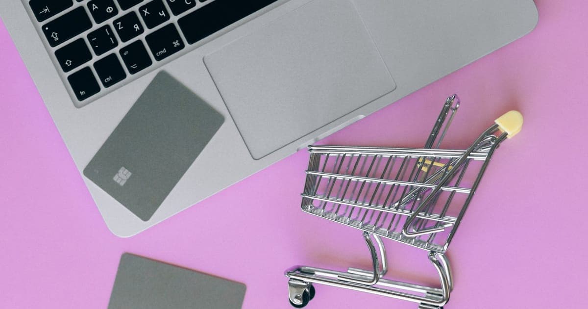 Cart Abandonment Email vs Live Chat: Which One Catches the Sale First?