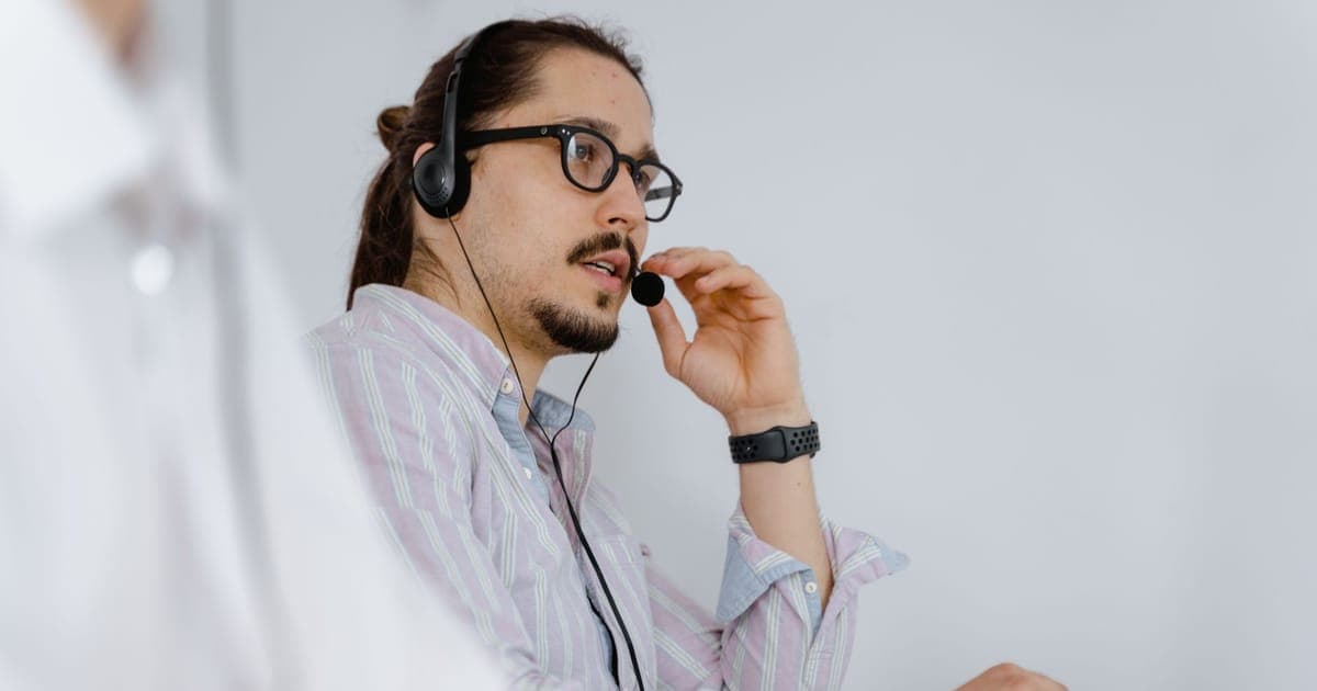 Cross-Sell vs Upsell in a Shopify Support Conversation: What's the Difference