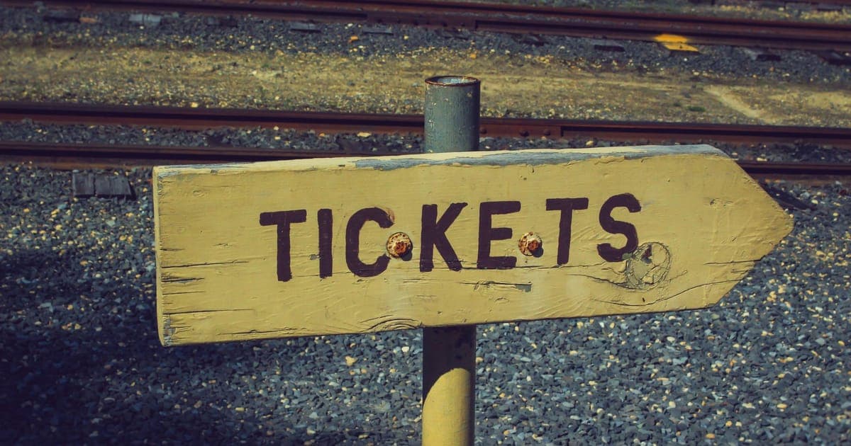Support-to-Sales Handoff: How a Resolved Ticket Becomes a New Order